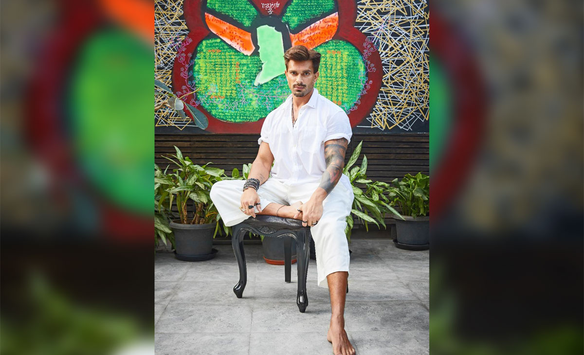 Karan Singh Grover’s art exhibition postponed due to corona virus pandemic