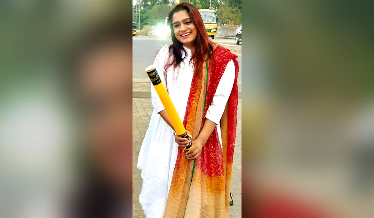 Actress Ekta Jain promotes organic colours, shoots Holi sequence using them