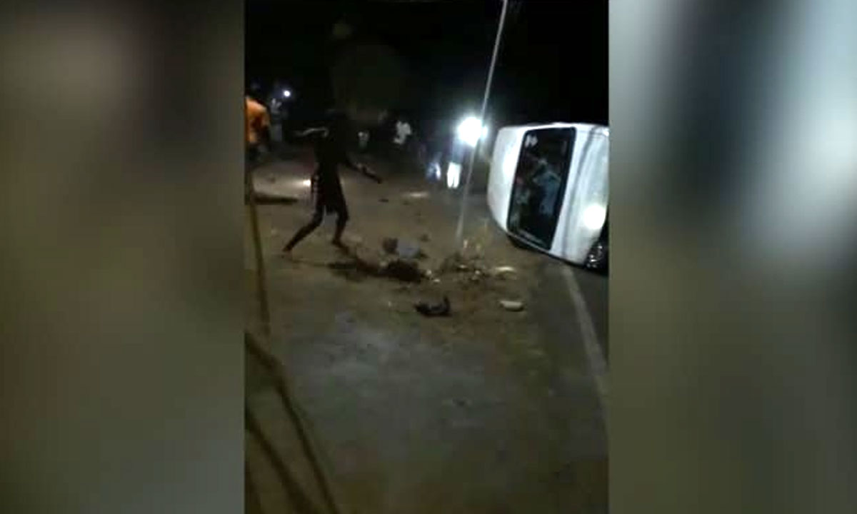 Palghar Incident: A police vehicle was attacked and rolled over by villagers