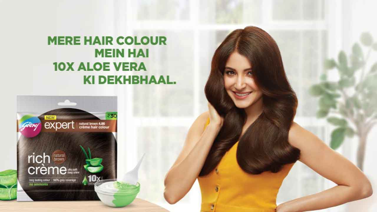 Anushka Sharma amused by Karan’s ‘Anushka-wala colour’