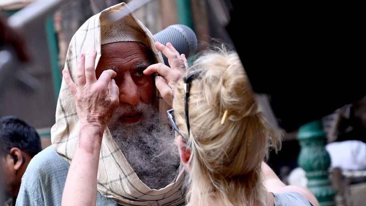 How Amitabh Bachchan got “Itni Badi Naak”