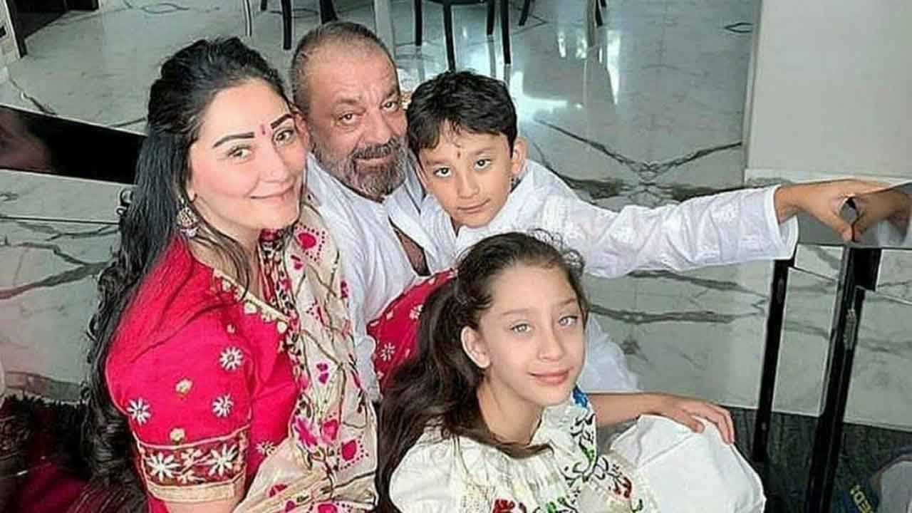 Pre-Lockdown Sanjay Dutt’s family Photo