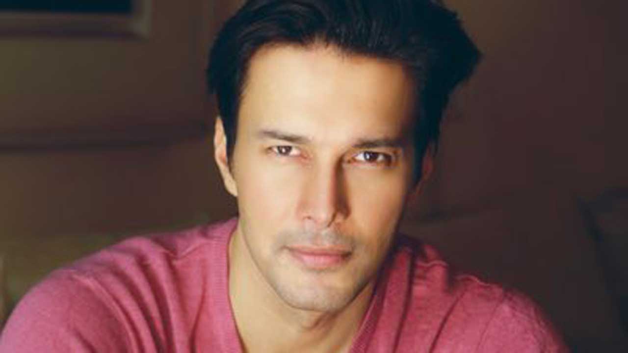 Rajniesh Duggall salutes ‘Covid-Warriors’ with ‘Jai Hind Jai Bharat’ song