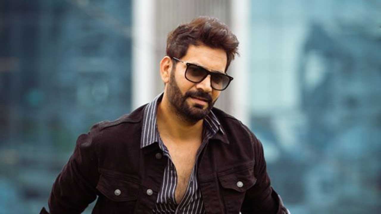 Bollywood stalwarts and cricketers have joined hands for Jasbir Jassi’s song “Be Strong”