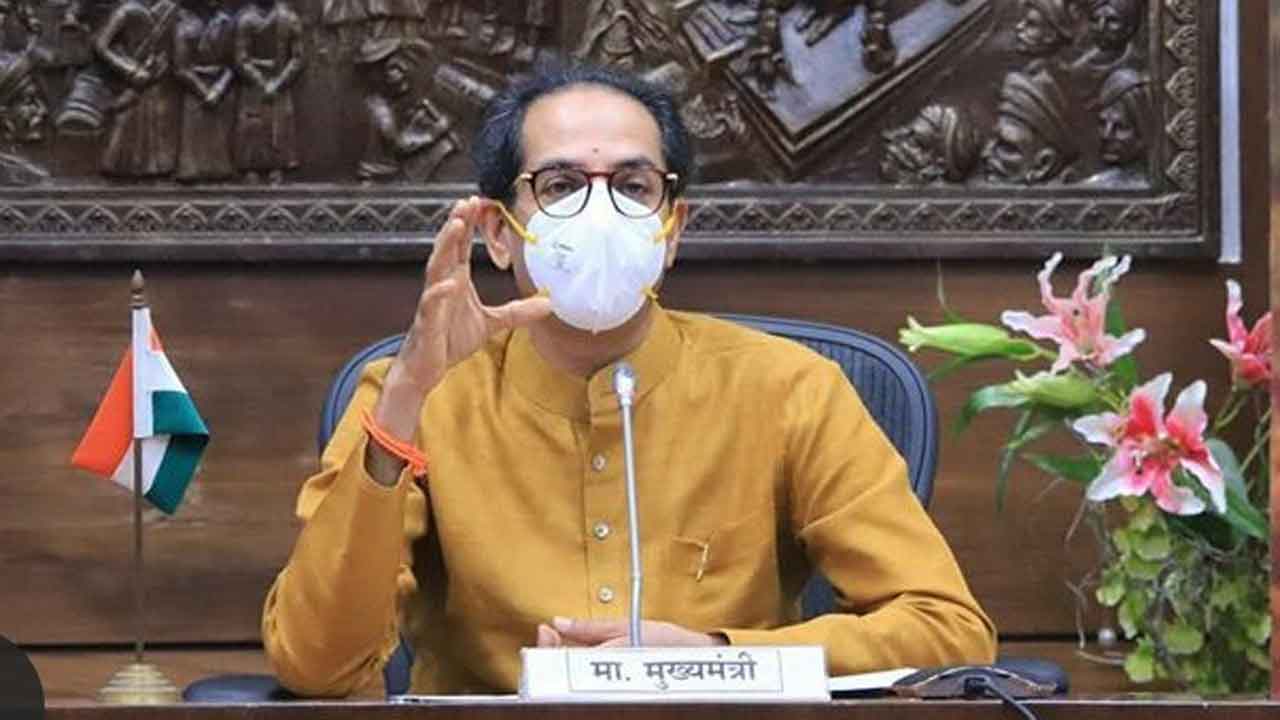 The Chief Minister of Maharashtra loves modern version of ‘Sukhakarta Dukhkhaharta’