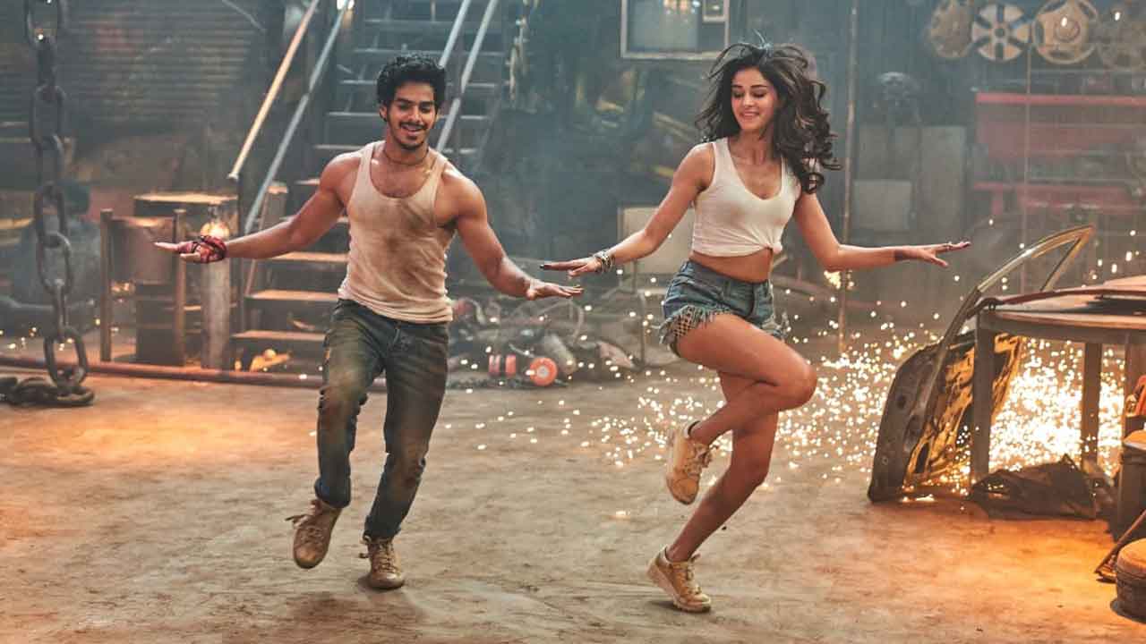 Ishaan Khatter and Ananya Panday’s ‘Tehas Nehas’ garage-romance in ‘Khaali Peeli’