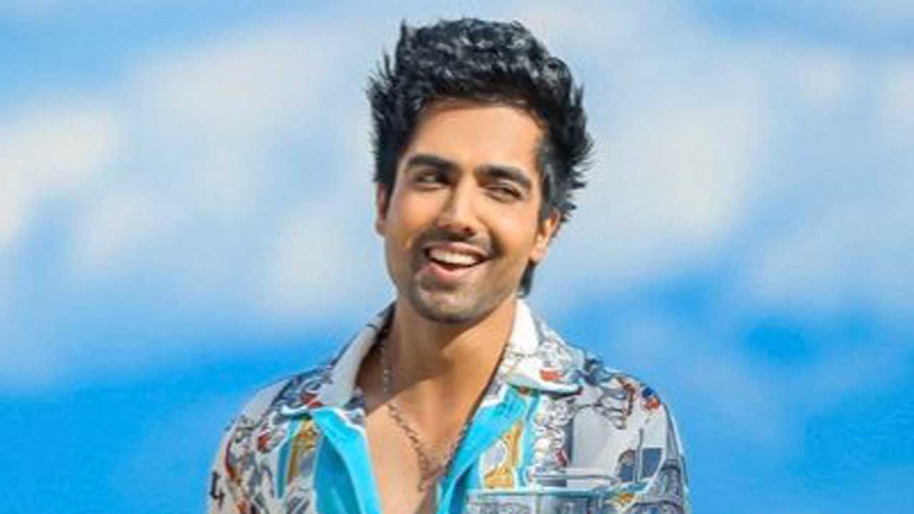 Cricketer and Singer Harrdy Sandhu gets associated with Manchester Football club