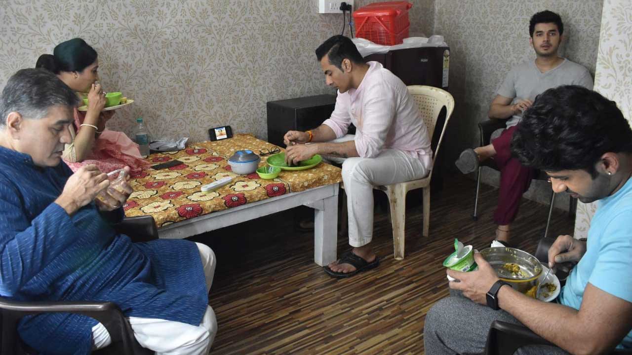 ‘Social Distancing’ observed on the sets of Anupamaa, but ‘People Distancing’ has no place