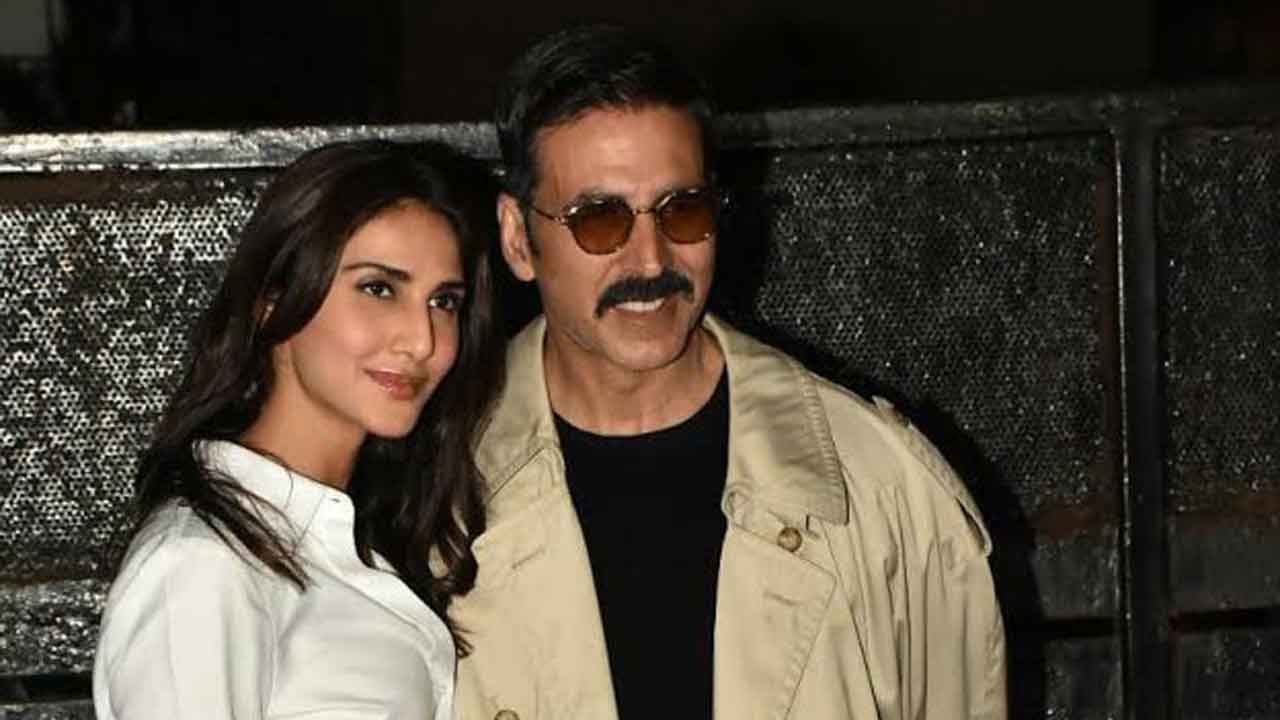 Akshay Kumar and Vaani Kapoor arrive stylishly in Mumbai