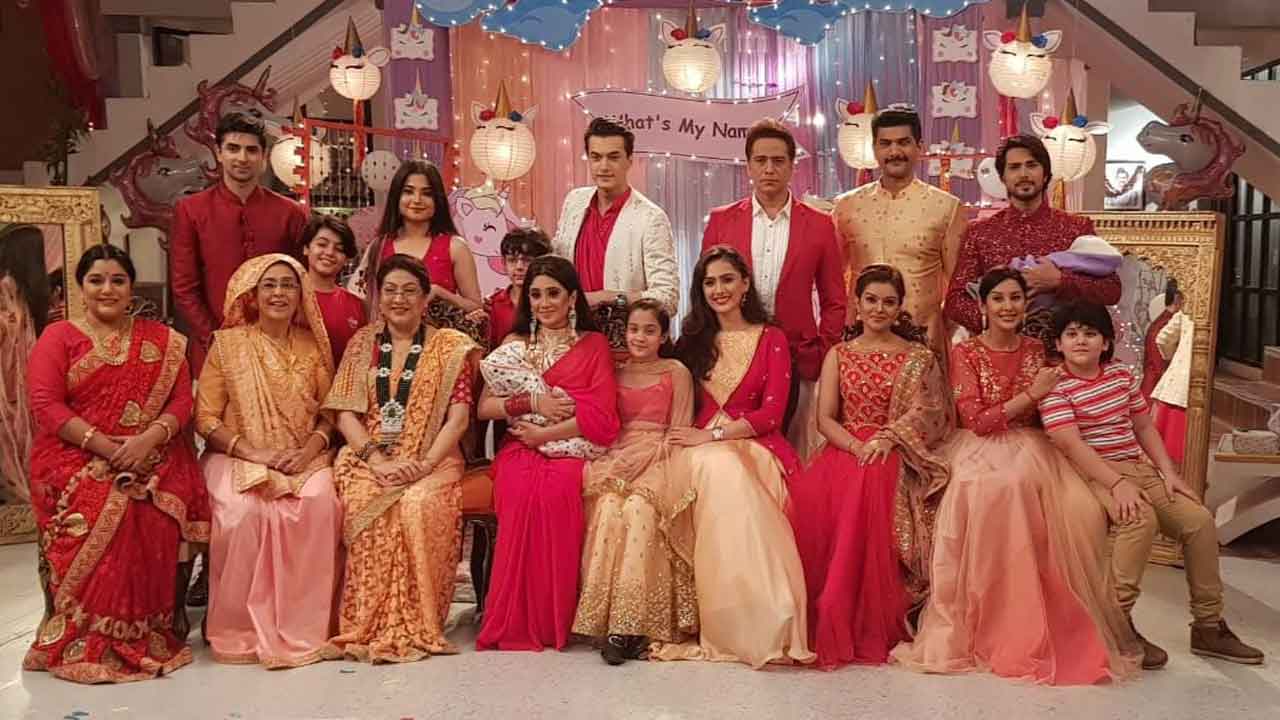 Kartik and Naira alongwith their three kids ask, ‘Yeh Rishta Kya Kehlata Hai‘?