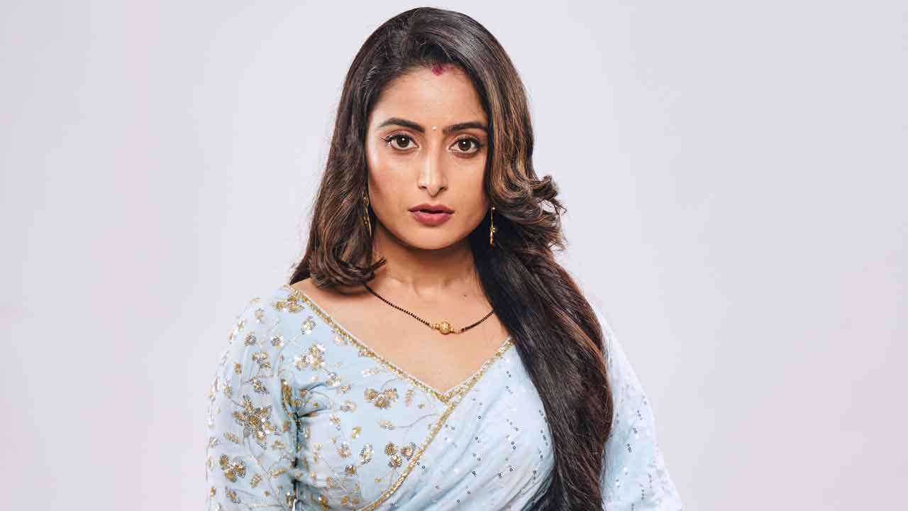 ‘GHKKPM’ actor Aishwarya Sharma draws character-similarity with Rekha from ‘Silsila’