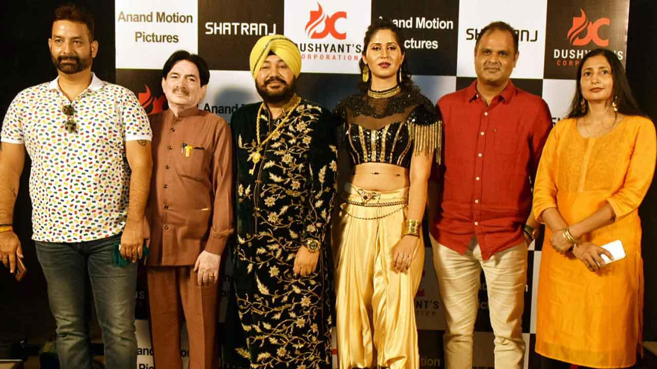 ‘Mamla Gadbad Hai’ for Daler Mehndi and Kavita Tripathi