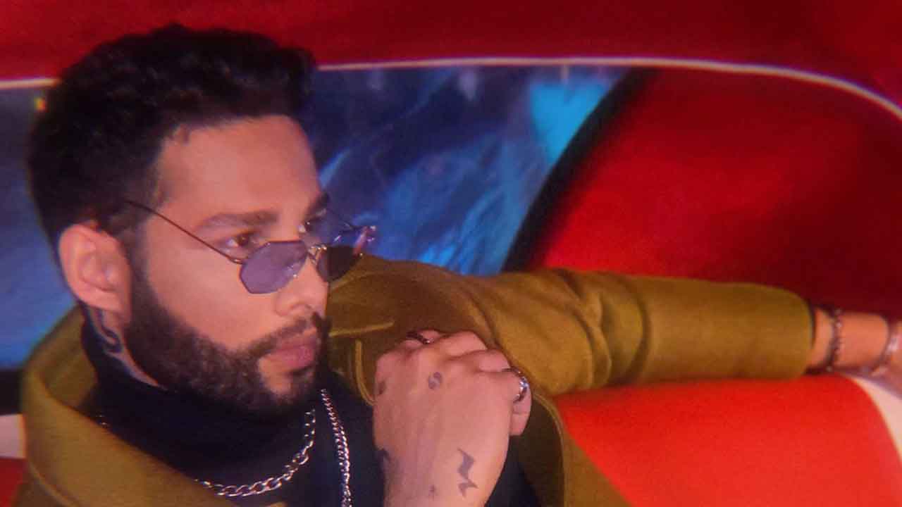 Siddhant Chaturvedi jams with Shakun Batra in Goa