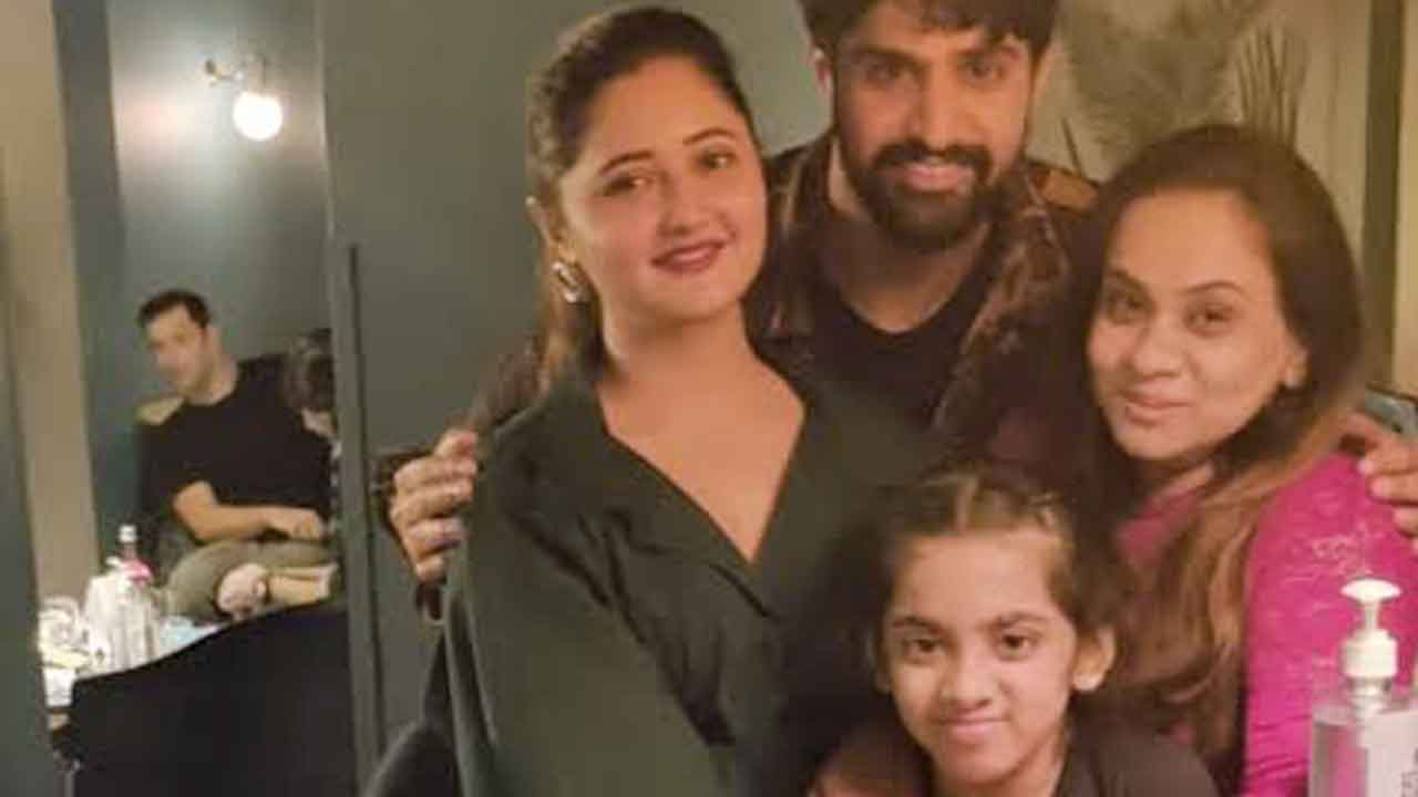 In Chitra Vakil Sharma’s ‘Tandoor’, Rashami Desai to make a digital debut