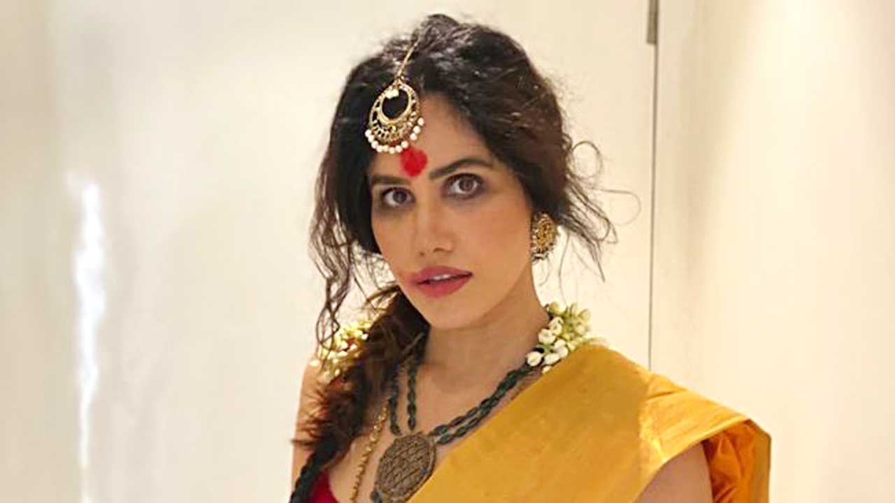Sonnalli Seygall gives Halloween a desi twist, dresses up as Monjolika