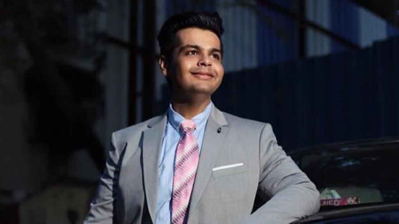 Fashion photographer Amit Khanna collaborates with Runa Farah Das for ‘The Illusioner’