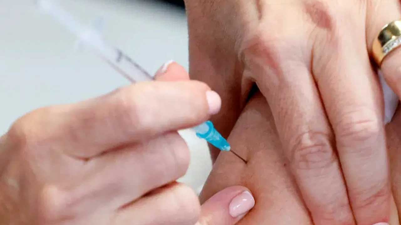 “MONEY POWER” Wealthy Brits Offering £2,000 To Jump Covid Vaccine Queue Through Private Clinics