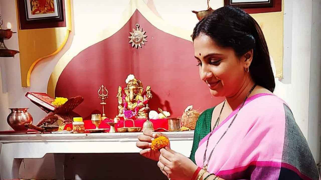 In ‘Aai Kuthe Kay Karte’ Arundhati starts her life anew in the new year