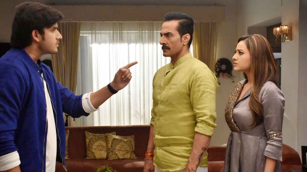 Kavya is unable to accept the fact that she has to work under Anupamaa’s daughter-in-law