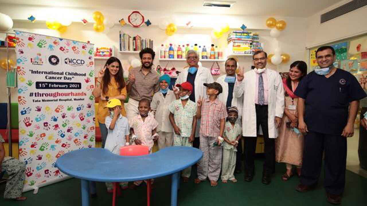 Ritiesh and Genelia Deshmukh spread happiness amongst cancer affected children