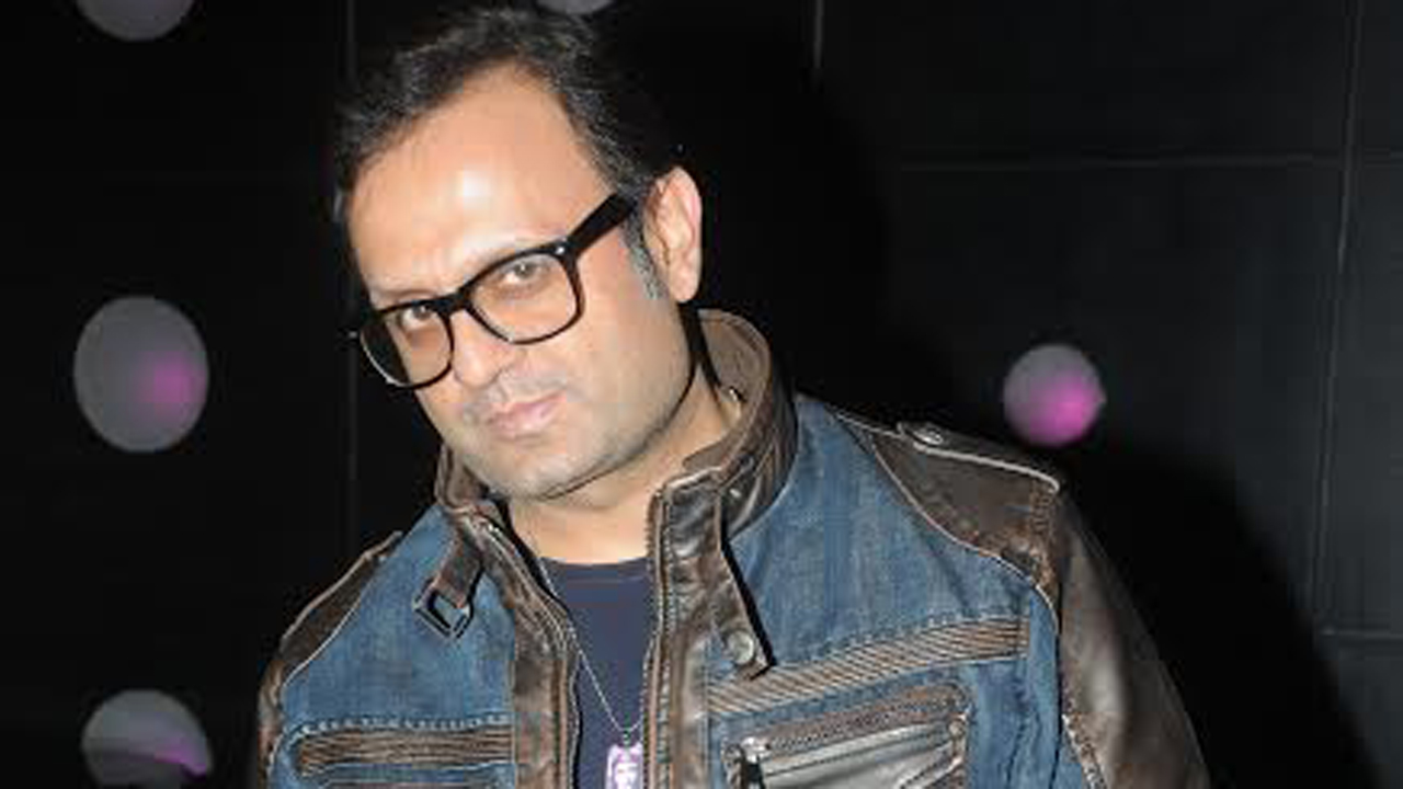 Legendary DJ and music composer DJ Sheizwood is overwhelmed on the success of his latest track “Main Sharabi” featuring Rajeev Raja, Nizami Brothers and music on Apeksha Music, hits 120 million organic views; trends across all the social media and music platforms