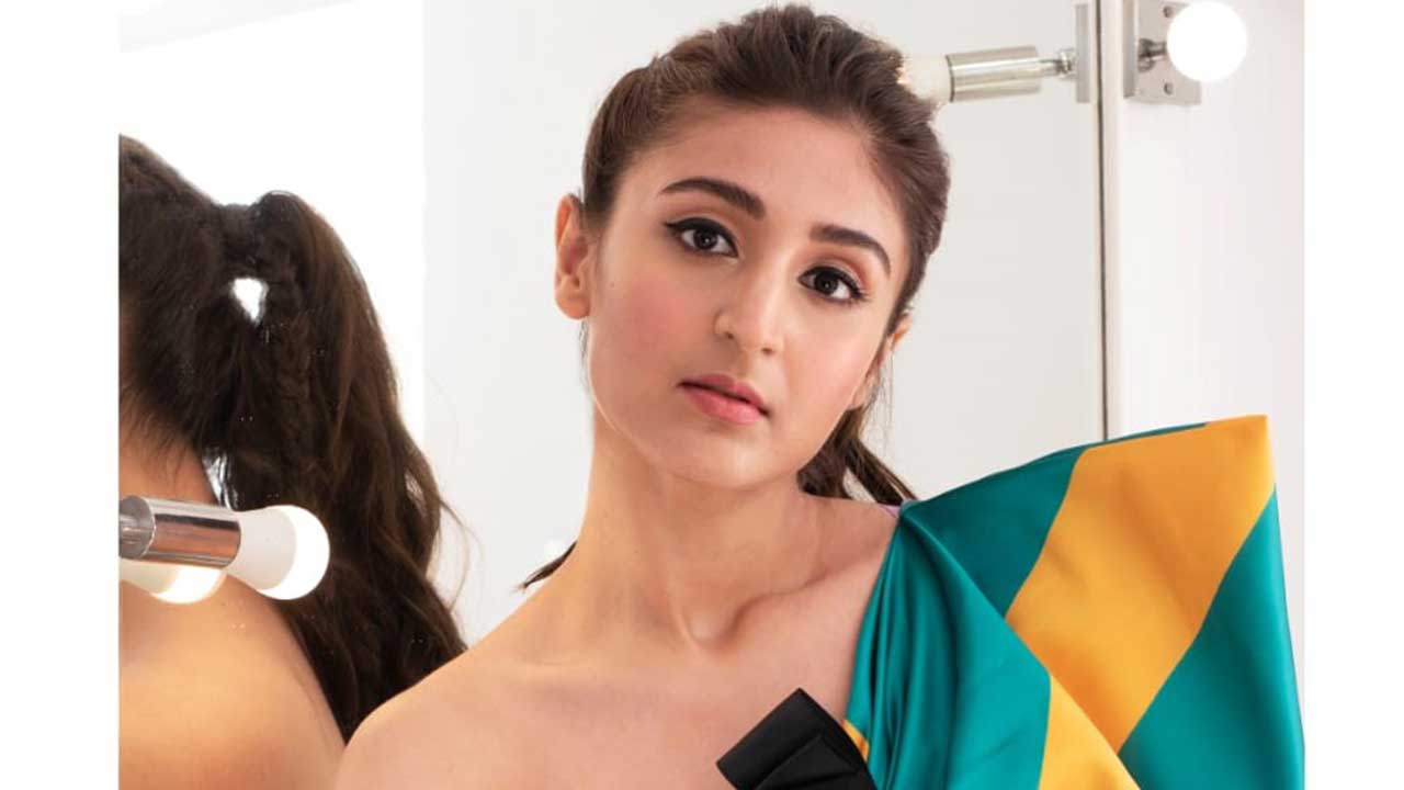 Dhvani Bhsnushali teams up with filmmaker Karan Kapadia and cinematographer Ravi Varman!