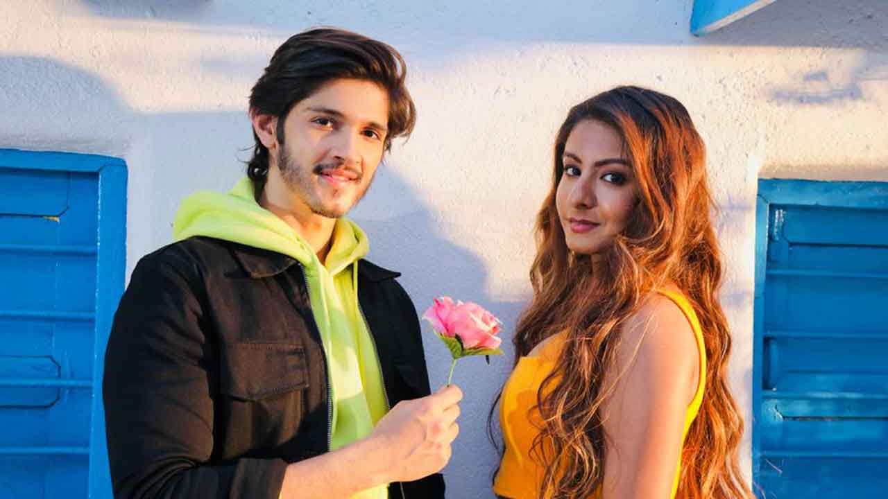 TV star Rohan Mehra and digital star Aarti Saxena say ‘Zara Thehro’!