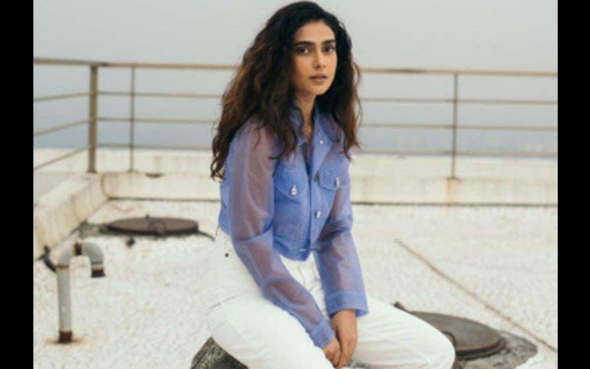 Aakanksha Singh hops cities for shoot-work!