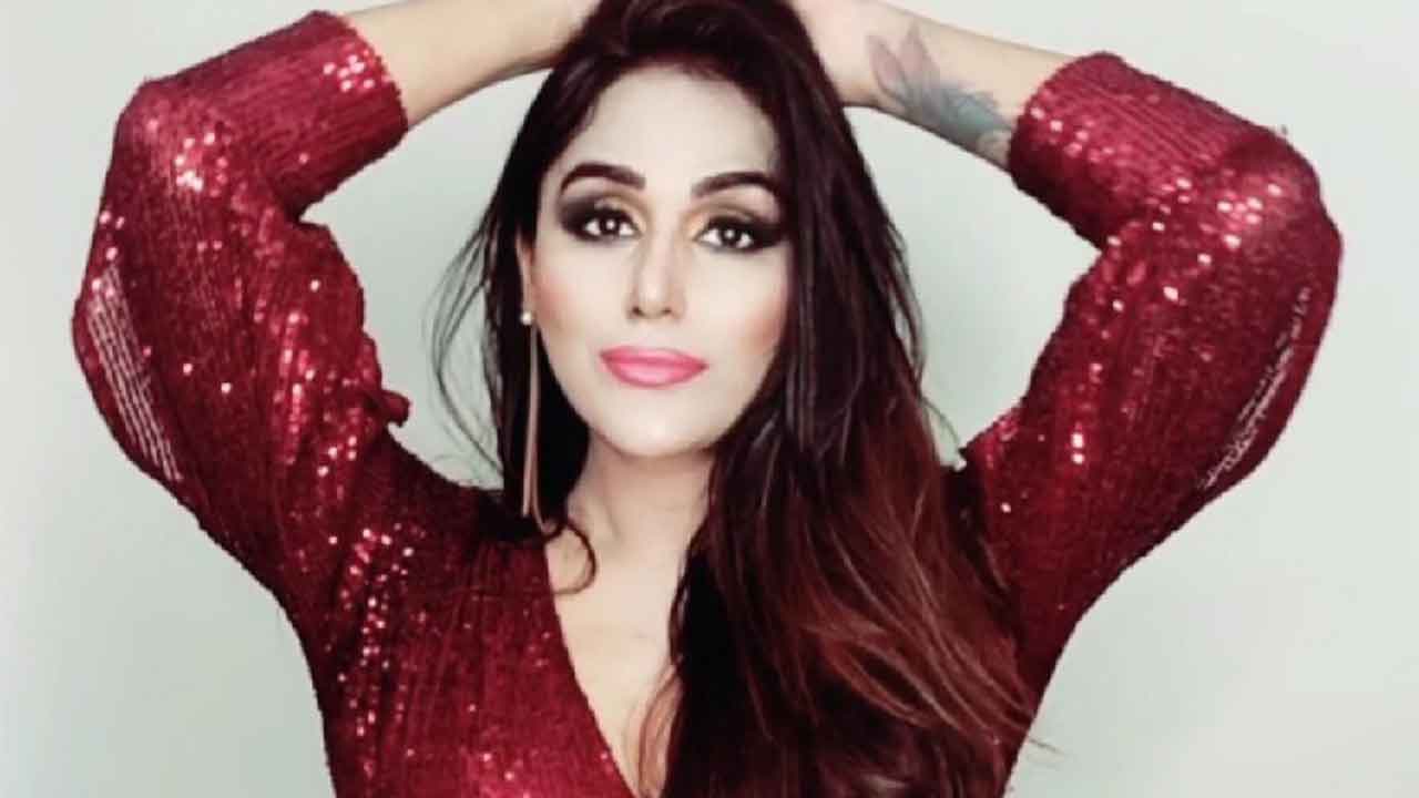 Nikkiey Chawla feels that it is important to be fashion conscious but not be a copycat!