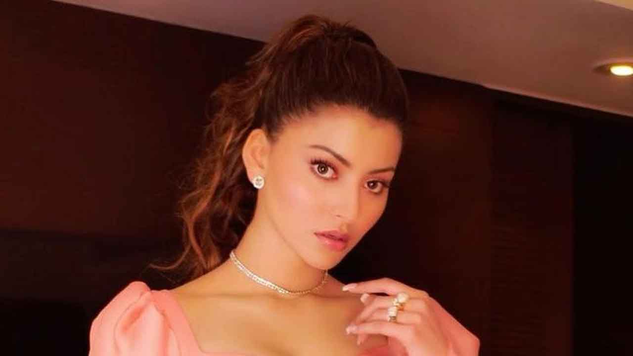Urvashi Rautela never fails to impress her fans with her sense in fashion!