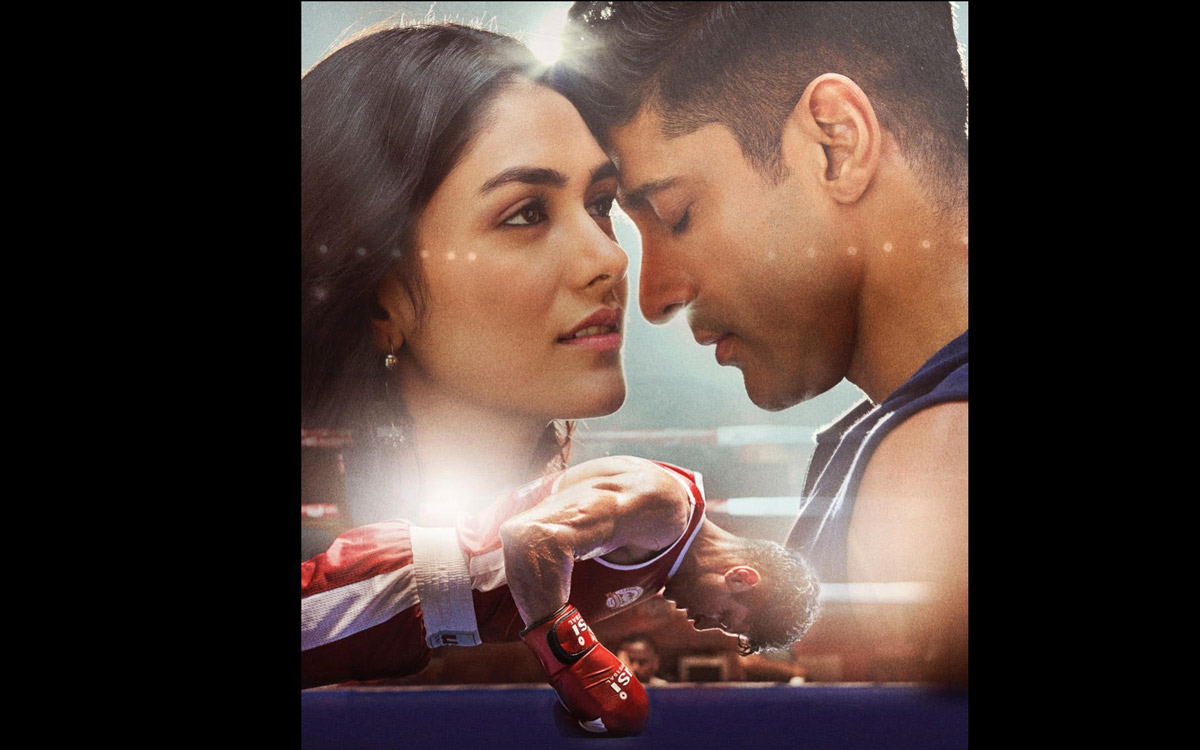 Mrunal Thakur , Farhan Akhtar