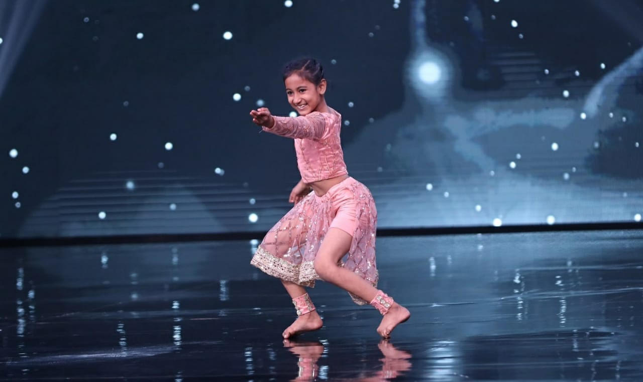 MP girls Anshika Rajput and Neerja Tiwari rock the stage in ‘Super Dancer C4’!