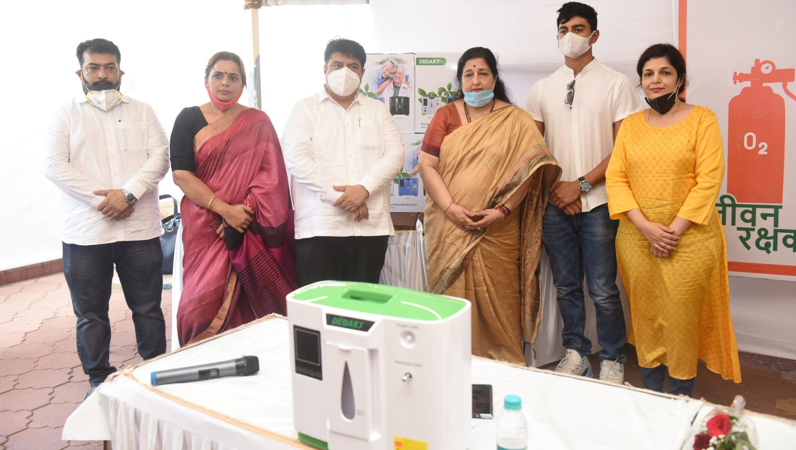 Anuradha Paudwal donates oxygen concentrators to Maharashtra and Uttar Pradesh!
