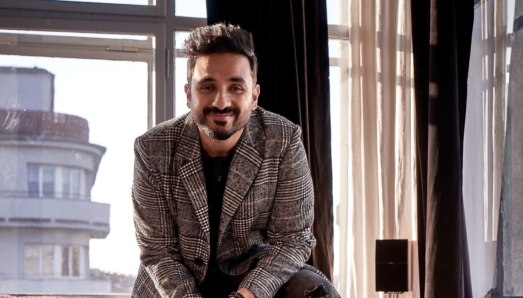 Vir Das ‘TenOnTen’ deals with the corona’s s econd wave that has hit India like a tsunami