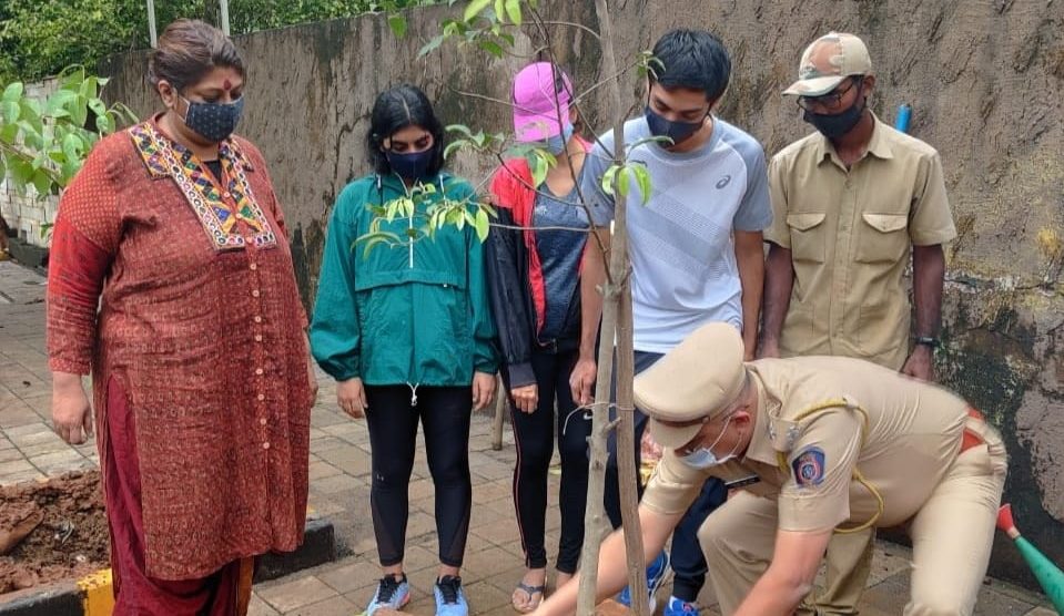 Supercops Jayprakash Bhosle and Shashikant Mane too support ‘Be A Tree Paren t MEGA Vriksha’ campaign!