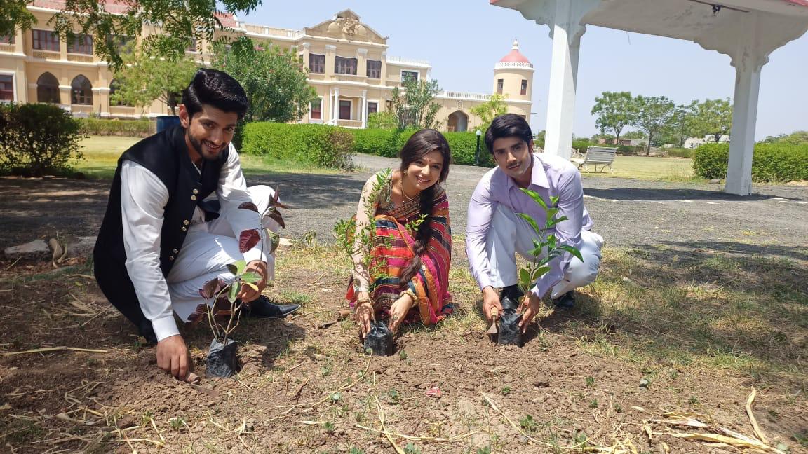 Sony’s ‘Kyun Utthe Dil Chhod Aaye’ team show their Green Thumb!
