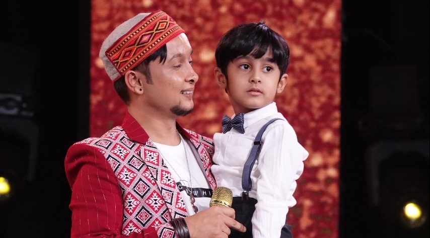 II12 contestant Pawandeep Rajan gifts his lucky cap to little ‘Drummer Boy’ Joey!