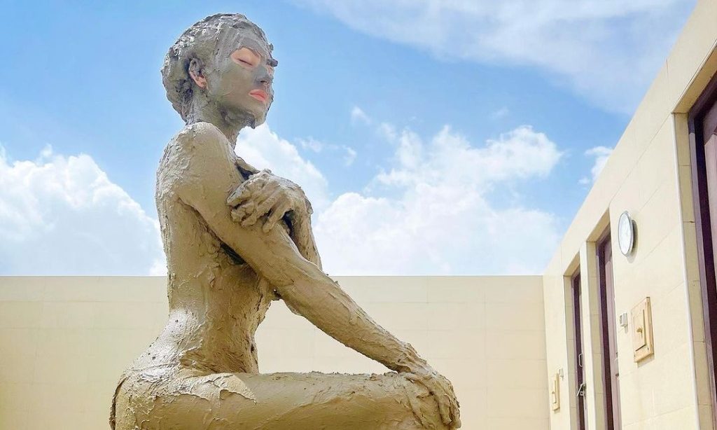 Urvashi Rautela takes a mud-bath for glowing skin!