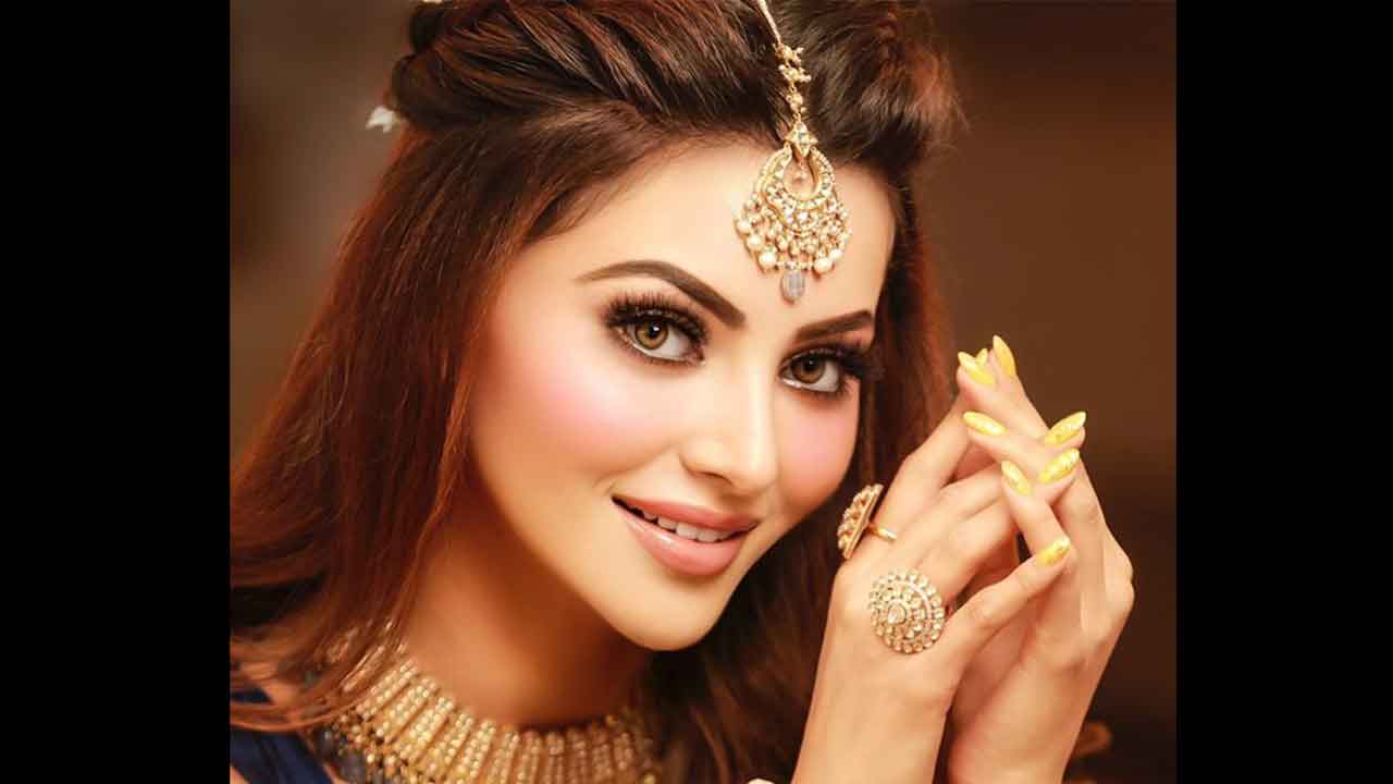 Urvashi Rautela’s fans call her ‘The Most Beautiful Girl in the World’!