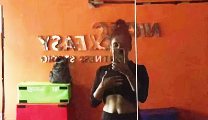 Sanya Malhotra’s mirror selfie is all about her toned abs!