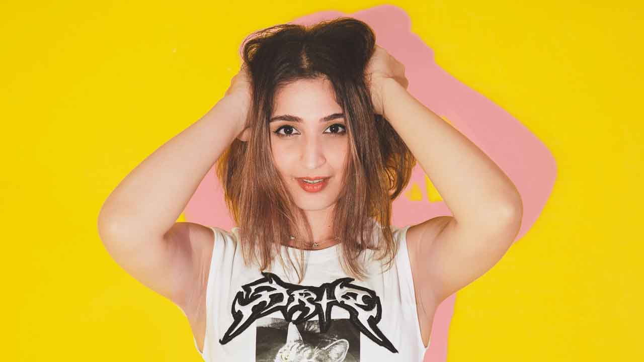 Dhvani Bhanushali reveals, “I wouldn’t be half the person I am today without my dad”!