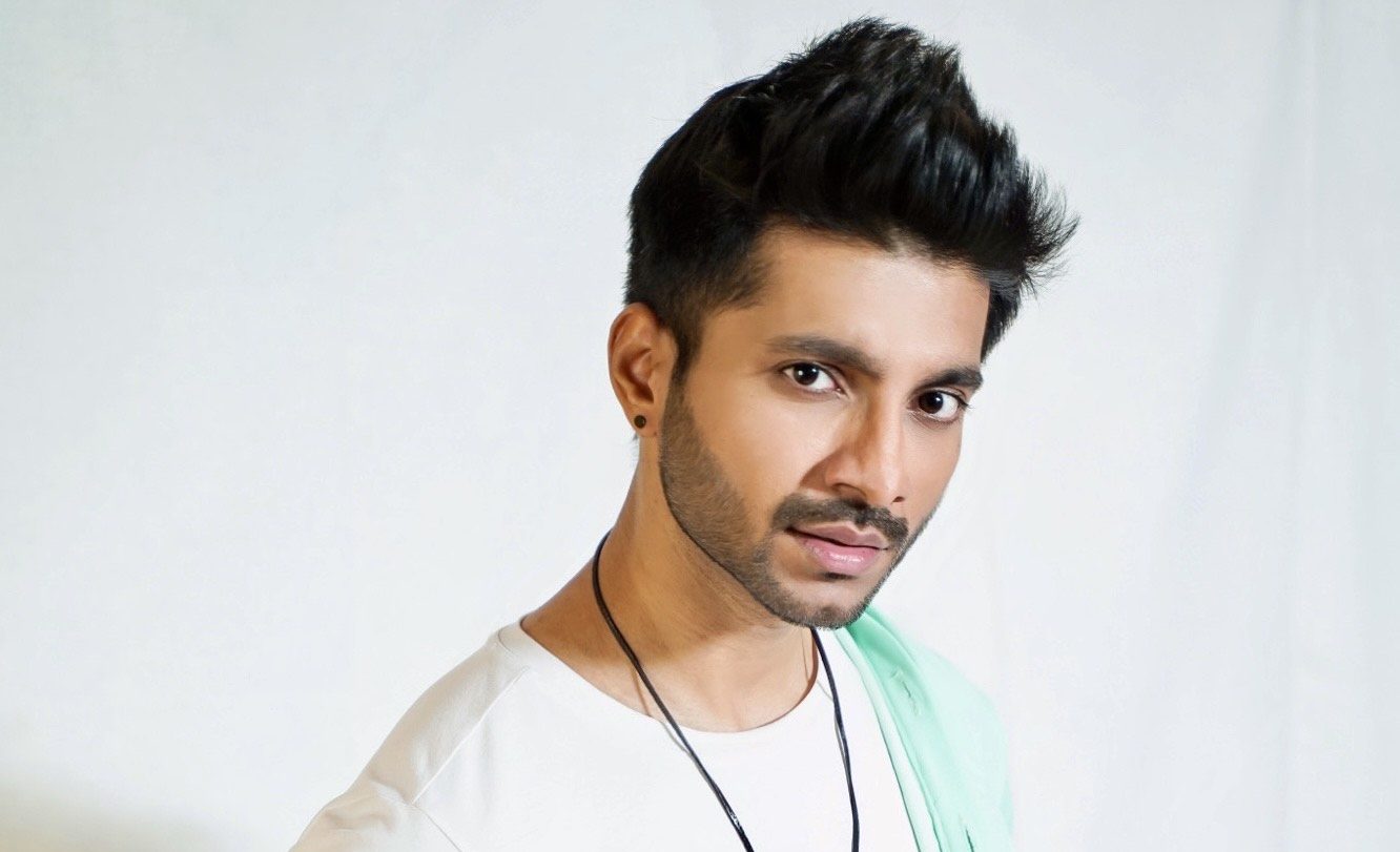 Prateik Chaudhary supports the Pride community!