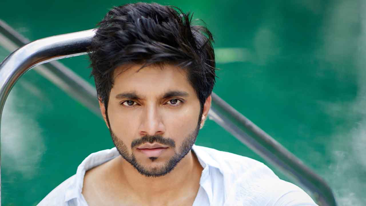 For Prateik Choudhury, good music is a mood booster!