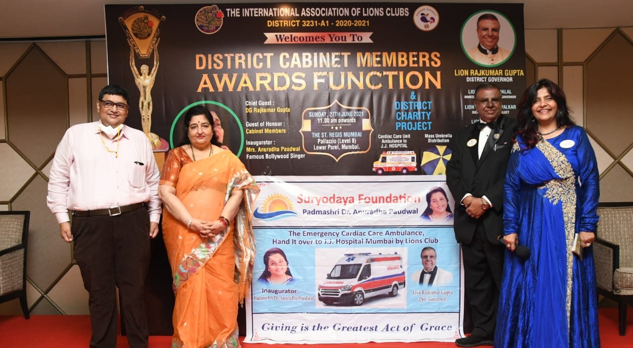 Anuradha Paudwal’s Suryoday Foundation along with Lions International Club donates a cardiac ambulance to JJ Hospital!