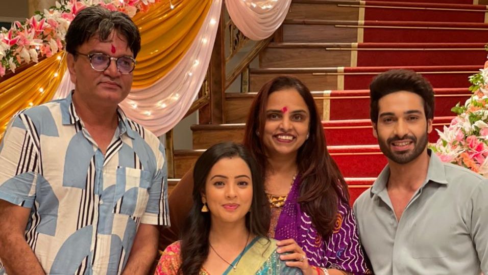 Sonali on Amir Jaffar’s ‘Aapki Nazron Ne Samjha’ slams a century!