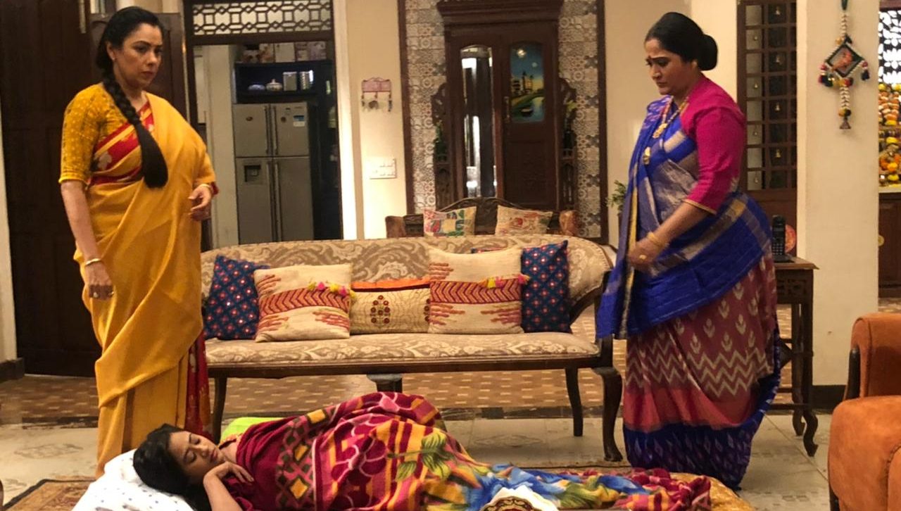 Anupamaa tells Kavya that the maid cannot live in the house as she is creating a problem for everyone!