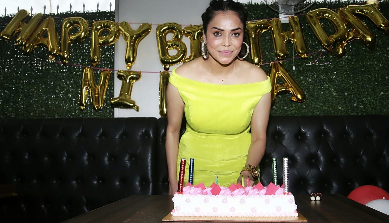 With Covid-protocols in place, Nikita Rawal celebrates her birthday with friends and media!