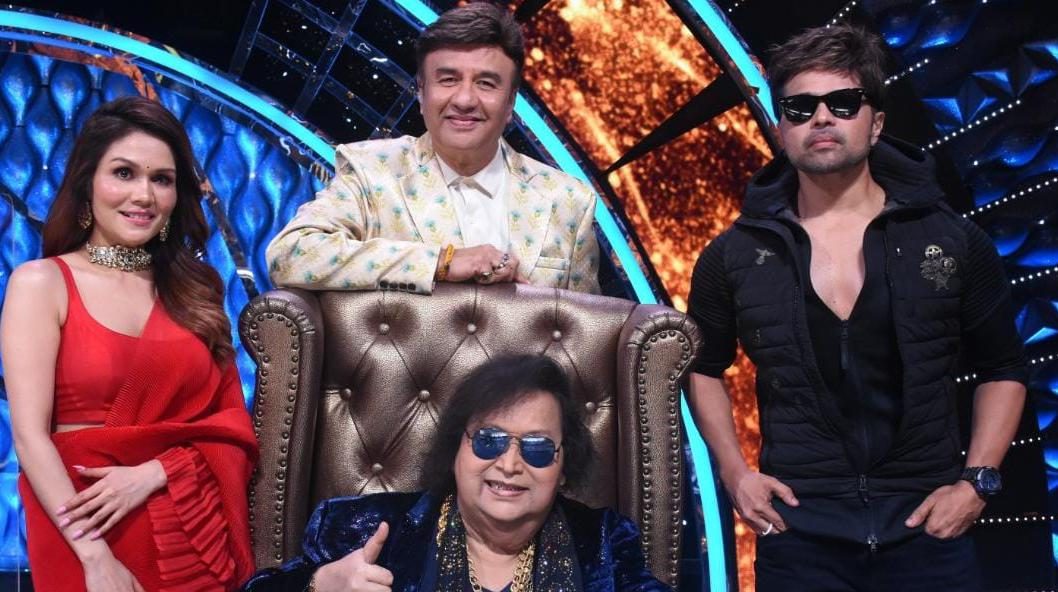 Bappi Da surprises II12’s Sayli Kamble showing her a video of her room going through a refreshing makeover!