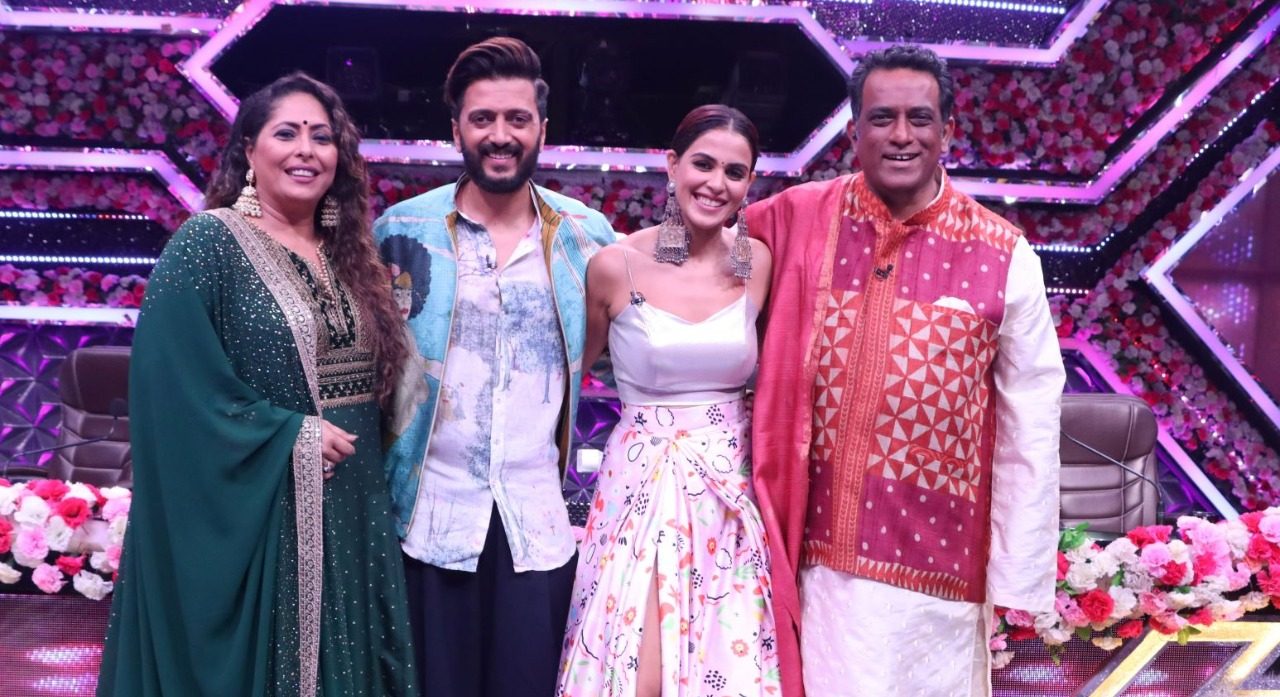 Riteish Deshmukh and Genelia D’Souza celebrate ‘Shaadi Special’ on Super Dancer Chapter 4!