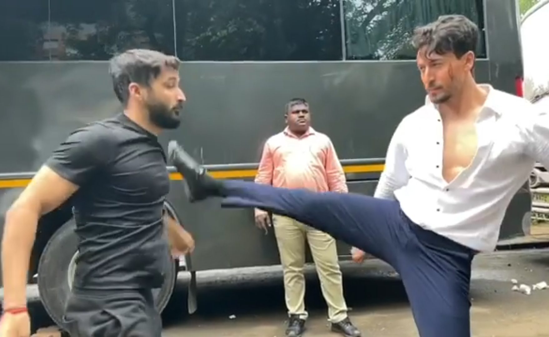 Tiger Shroff rehearses Heropanti 2 climax sequence stunts even in breaks!